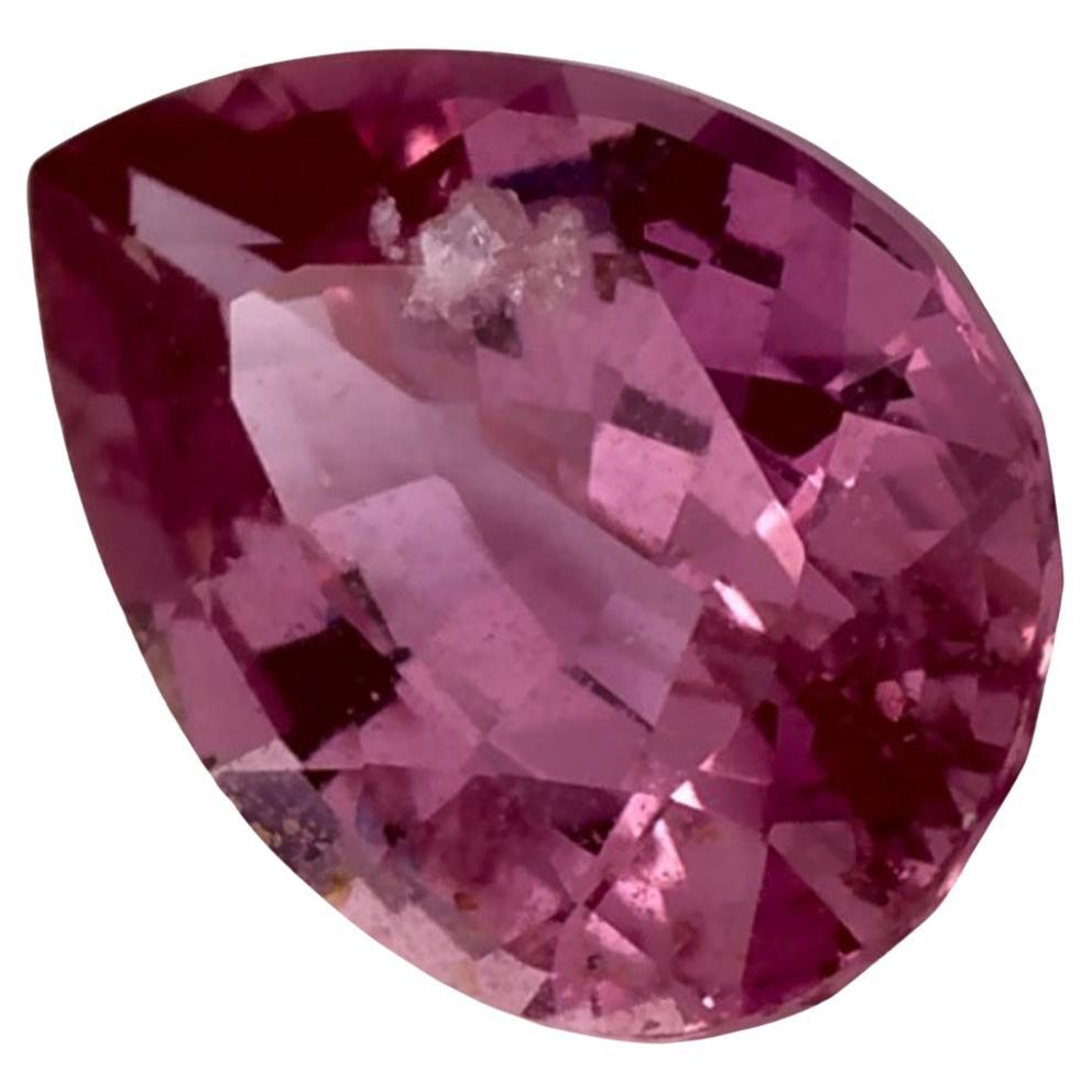 Ein sehr wertvoller September-Geburtsstein mit einer bezaubernden rosa Farbe. Man glaubt, dass sie dem Leben Glück und Reichtum bringen.

Entdecken Sie die lebendige Kollektion von Smaragden, Rubinen und Saphiren in unserem Geschäft, die als lose