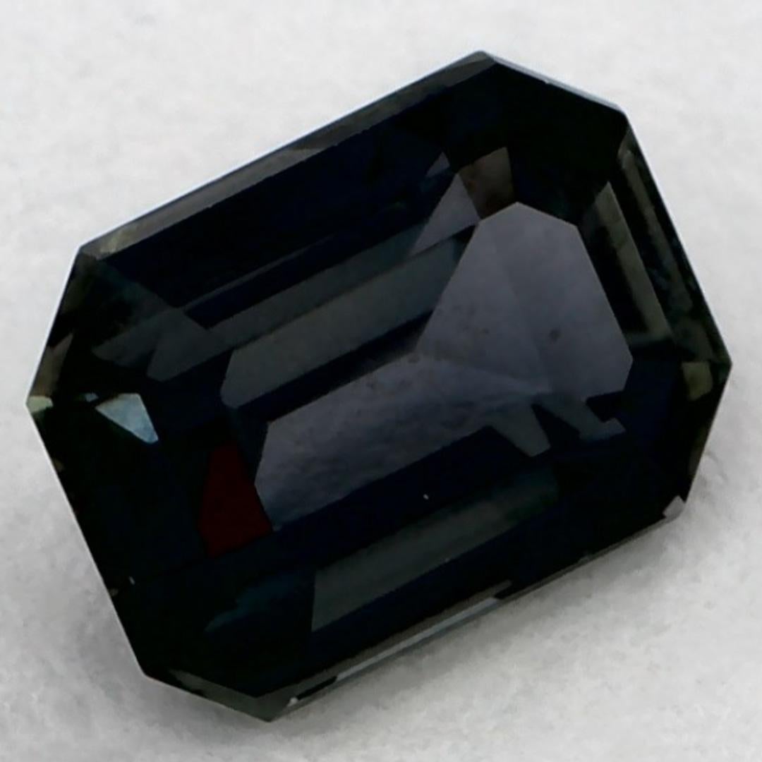Una piedra de nacimiento de septiembre muy preciosa con un encantador color azul. Se cree que traen buena suerte y fortuna a la vida.

Explora la vibrante colección de esmeraldas, rubíes y zafiros de nuestra tienda, disponibles como gemas sueltas y