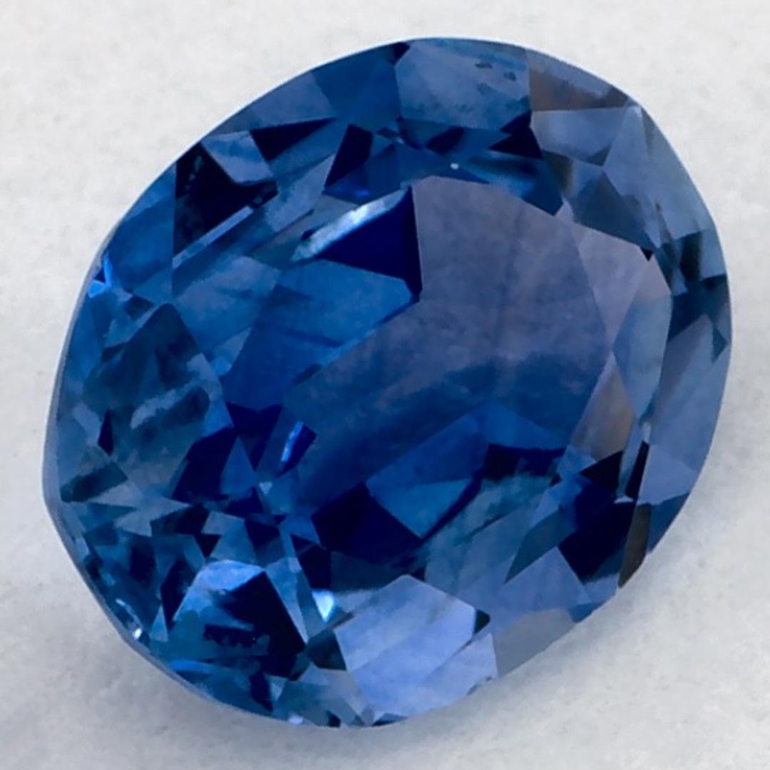 Ein sehr wertvoller September-Geburtsstein mit einer bezaubernden blauen Farbe. Man glaubt, dass sie dem Leben Glück und Reichtum bringen.

Entdecken Sie die lebendige Kollektion von Smaragden, Rubinen und Saphiren in unserem Geschäft, die als lose