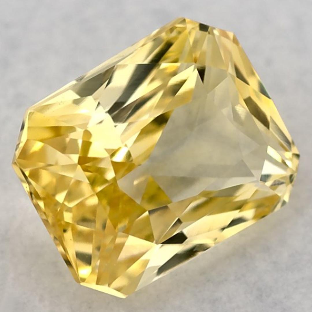 Una pietra natale di settembre molto preziosa con un delizioso colore giallo. Si ritiene che portino fortuna e fortuna alla vita.

Esplora la vivace collezione di smeraldi, rubini e zaffiri nel nostro negozio, disponibili come gemme sciolte e