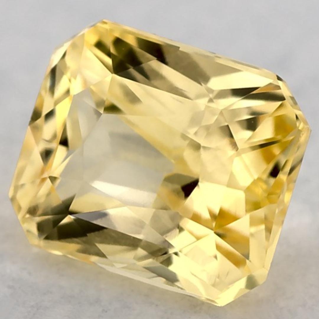 Taglio radiant 1.50 carati di zaffiro giallo radiante in vendita