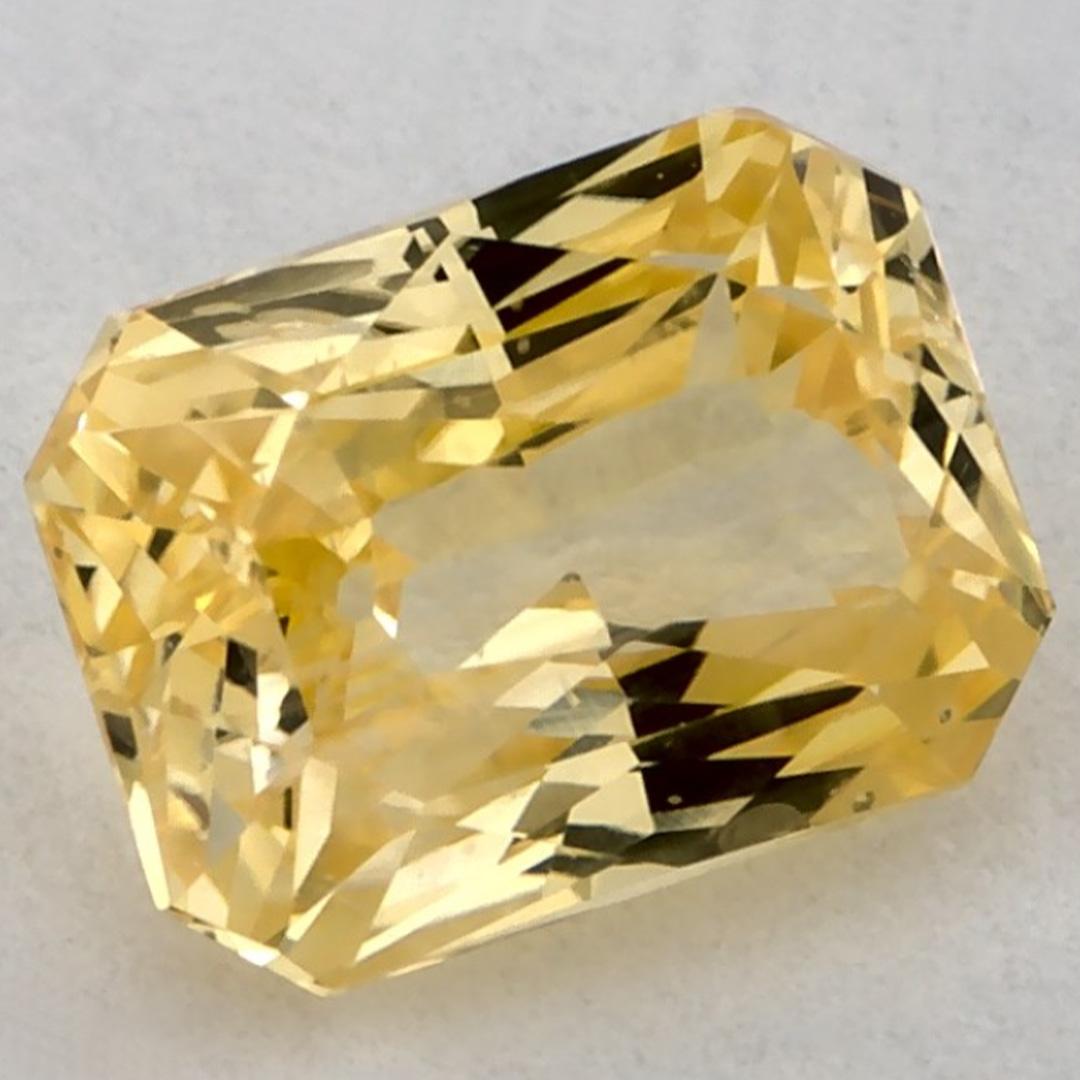 Una piedra de nacimiento de septiembre muy preciosa con un delicioso color amarillo. Se cree que traen buena suerte y fortuna a la vida.

Explora la vibrante colección de esmeraldas, rubíes y zafiros de nuestra tienda, disponibles como gemas sueltas