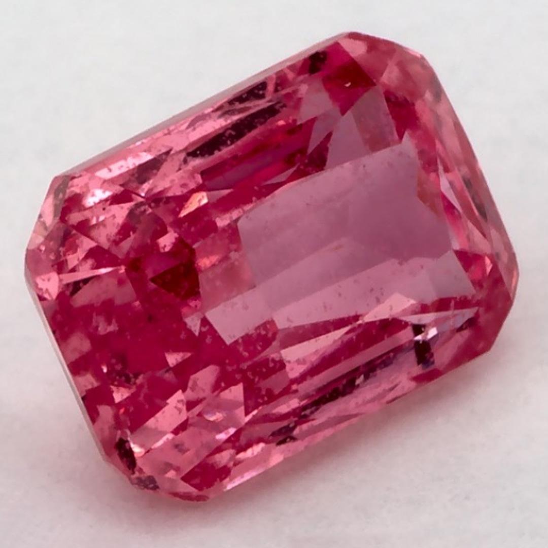 Una piedra de nacimiento de septiembre muy preciosa con un delicioso color rosa. Se cree que traen buena suerte y fortuna a la vida.

Explora la vibrante colección de esmeraldas, rubíes y zafiros de nuestra tienda, disponibles como gemas sueltas y