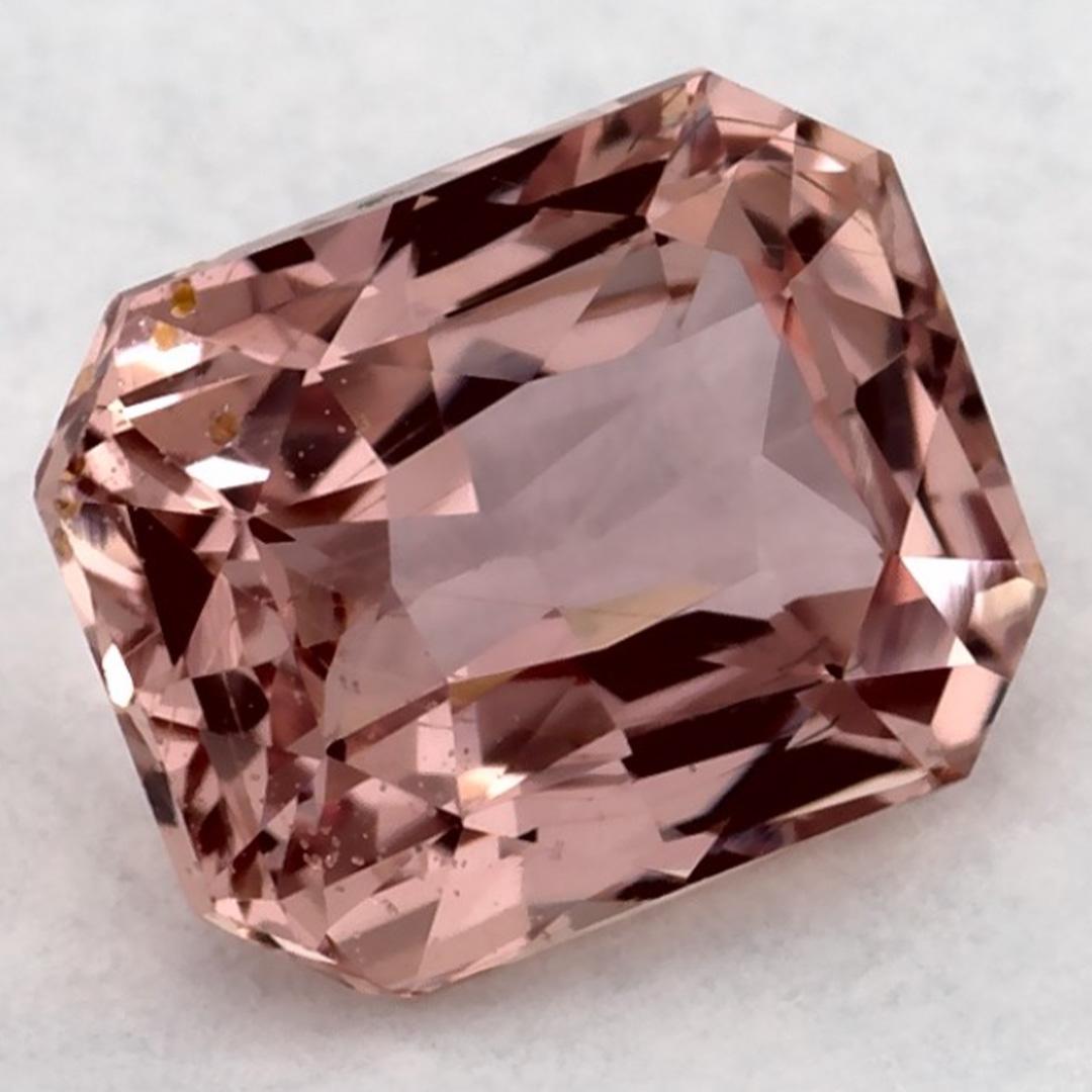 Una piedra de nacimiento de septiembre muy preciosa con un delicioso color rosa. Se cree que traen buena suerte y fortuna a la vida.

Explora la vibrante colección de esmeraldas, rubíes y zafiros de nuestra tienda, disponibles como gemas sueltas y