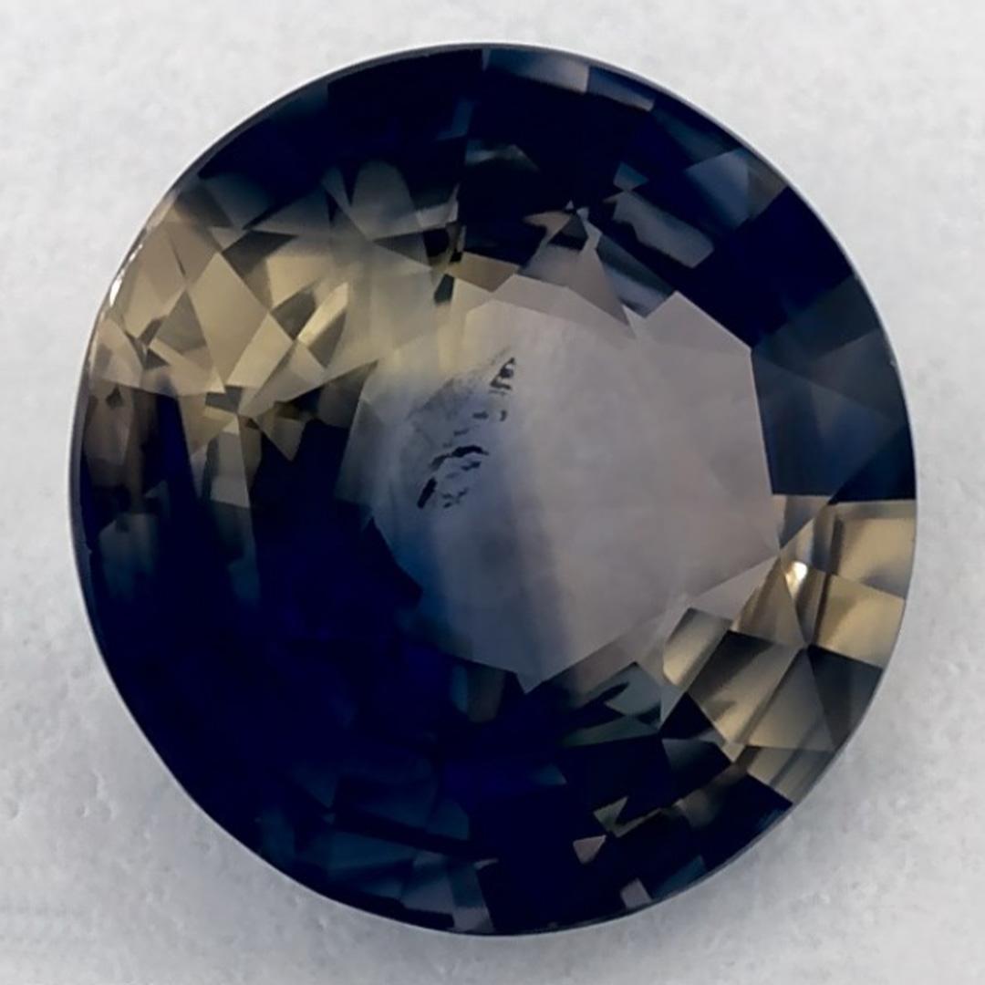 Ein sehr wertvoller September-Geburtsstein mit einer bezaubernden blauen Farbe. Man glaubt, dass sie dem Leben Glück und Reichtum bringen.

Entdecken Sie die lebendige Kollektion von Smaragden, Rubinen und Saphiren in unserem Geschäft, die als lose