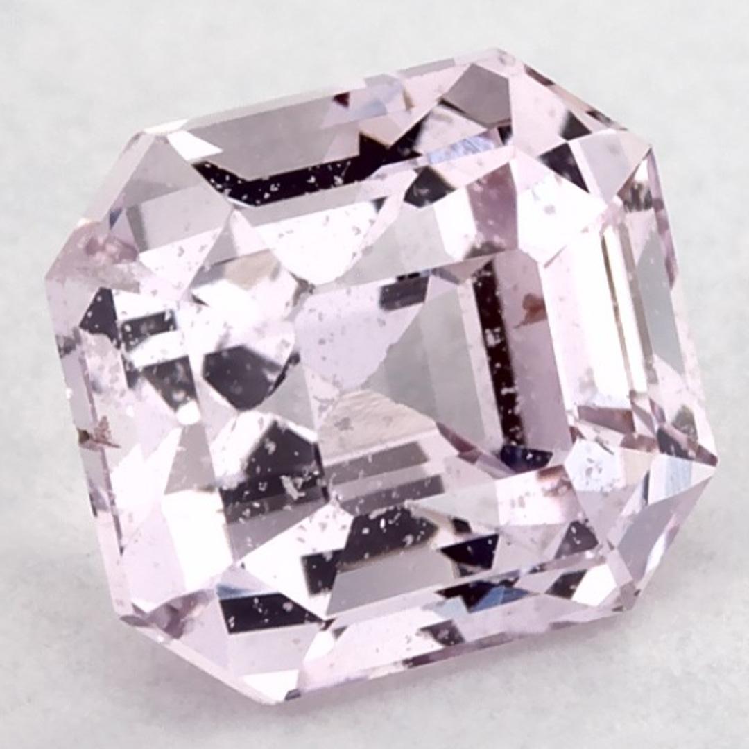 Una piedra de nacimiento de septiembre muy preciosa con un delicioso color rosa. Se cree que traen buena suerte y fortuna a la vida.

Explora la vibrante colección de esmeraldas, rubíes y zafiros de nuestra tienda, disponibles como gemas sueltas y