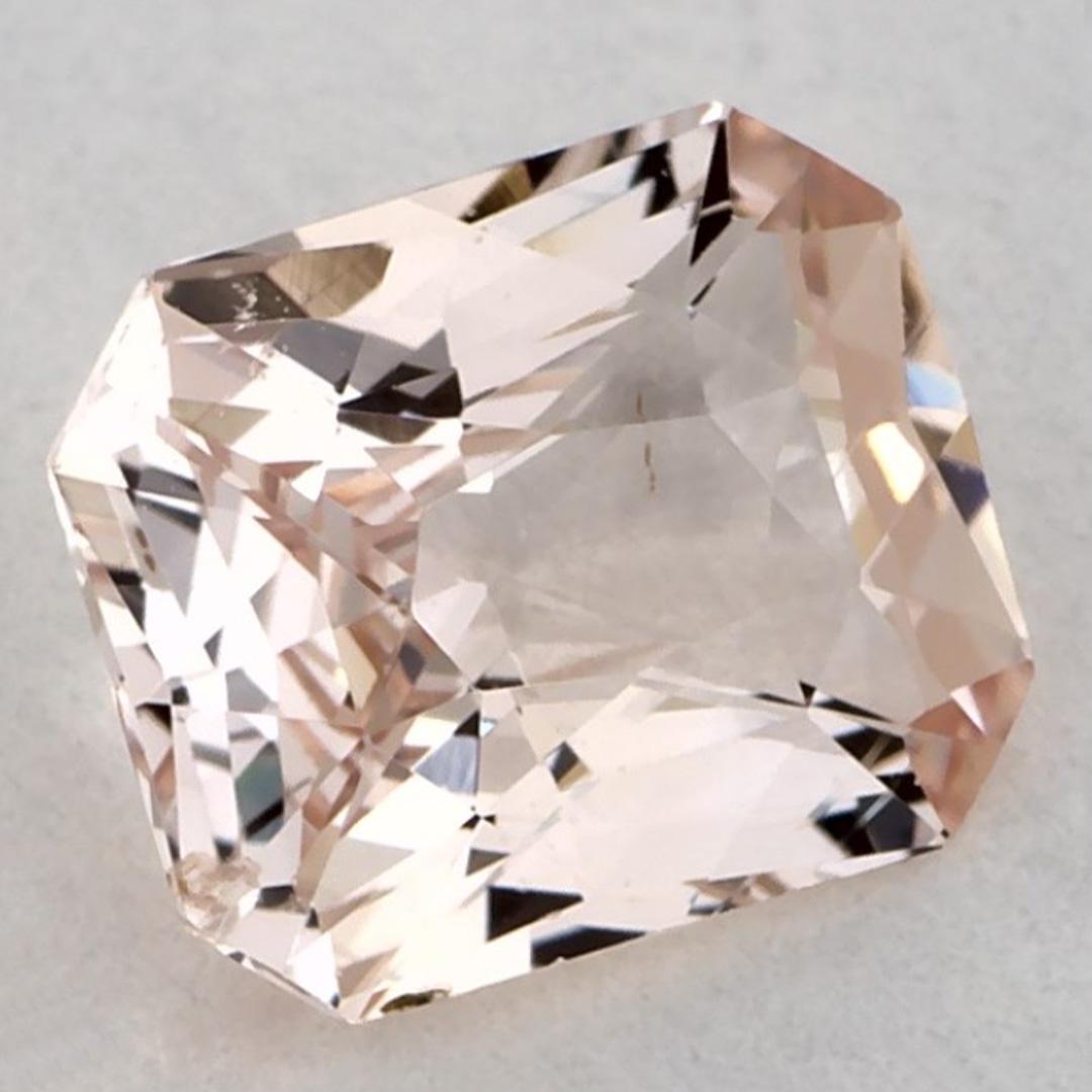 Una pietra natale di settembre molto preziosa con un delizioso colore rosa. Si ritiene che portino fortuna e fortuna alla vita.

Esplora la vivace collezione di smeraldi, rubini e zaffiri nel nostro negozio, disponibili come gemme sciolte e