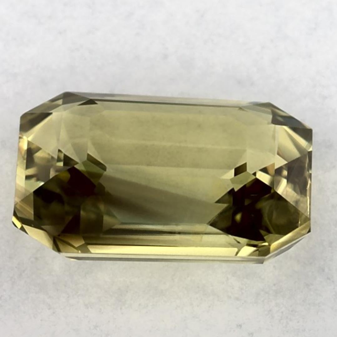 Gema suelta de zafiro verde octogonal de 2.28 qt en Nuevo estado para la venta en Fort Lee, NJ