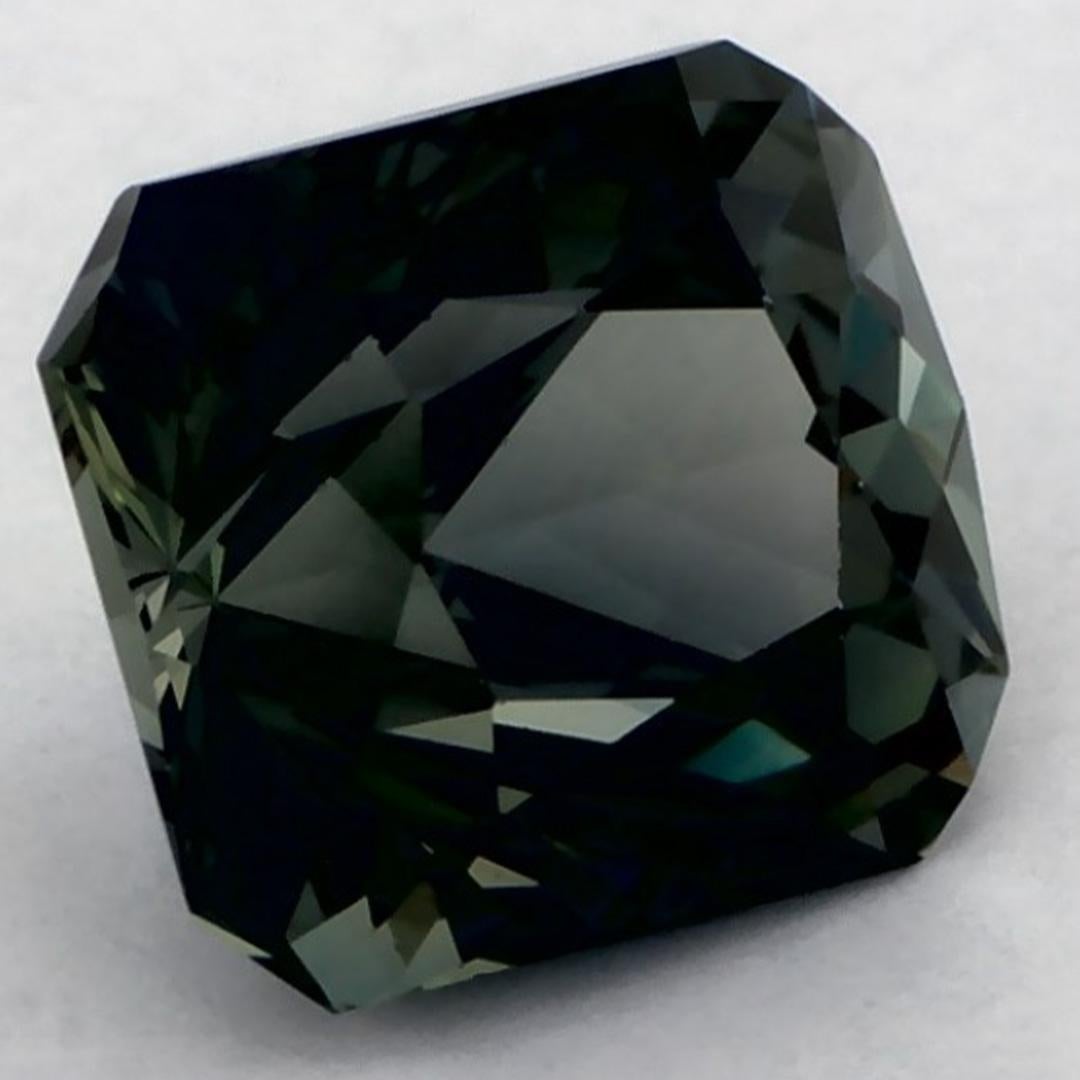 Una piedra de nacimiento de septiembre muy preciosa con un delicioso color verde. Se cree que traen buena suerte y fortuna a la vida.

Explora la vibrante colección de esmeraldas, rubíes y zafiros de nuestra tienda, disponibles como gemas sueltas y
