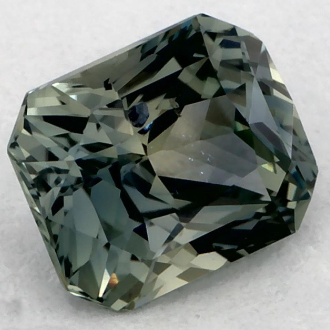 Una piedra de nacimiento de septiembre muy preciosa con un delicioso color verde. Se cree que traen buena suerte y fortuna a la vida.

Explora la vibrante colección de esmeraldas, rubíes y zafiros de nuestra tienda, disponibles como gemas sueltas y
