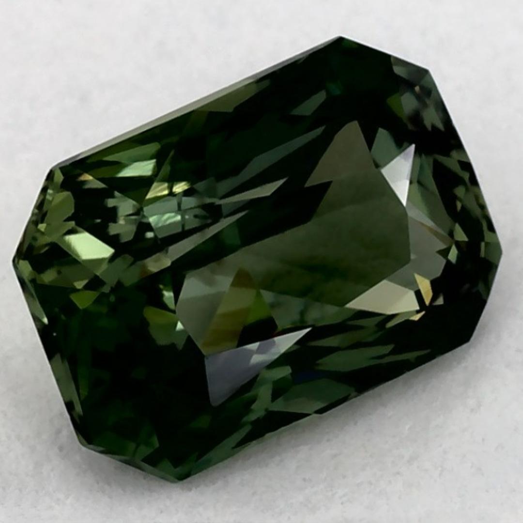 Una pietra natale di settembre molto preziosa con un delizioso colore verde. Si ritiene che portino fortuna e fortuna alla vita.

Esplora la vivace collezione di smeraldi, rubini e zaffiri nel nostro negozio, disponibili come gemme sciolte e