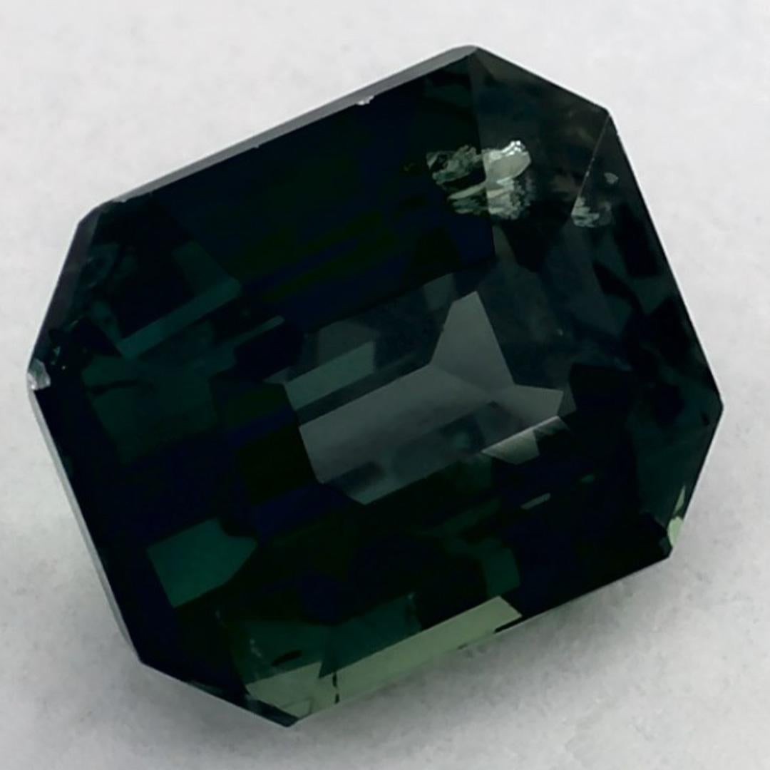 Una piedra de nacimiento de septiembre muy preciosa con un delicioso color verde. Se cree que traen buena suerte y fortuna a la vida.

Explora la vibrante colección de esmeraldas, rubíes y zafiros de nuestra tienda, disponibles como gemas sueltas y