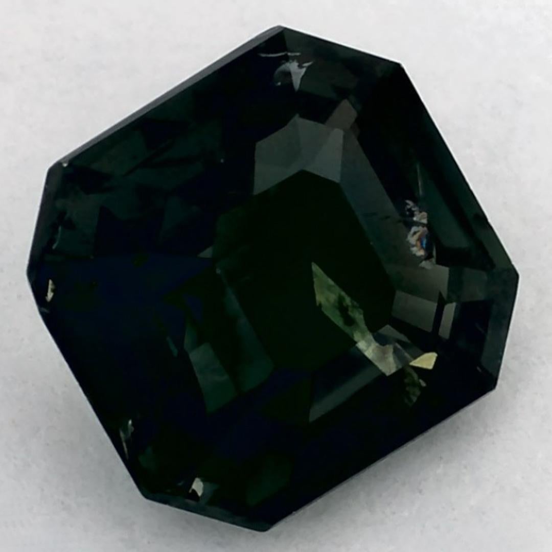 Una piedra de nacimiento de septiembre muy preciosa con un delicioso color verde. Se cree que traen buena suerte y fortuna a la vida.

Explora la vibrante colección de esmeraldas, rubíes y zafiros de nuestra tienda, disponibles como gemas sueltas y