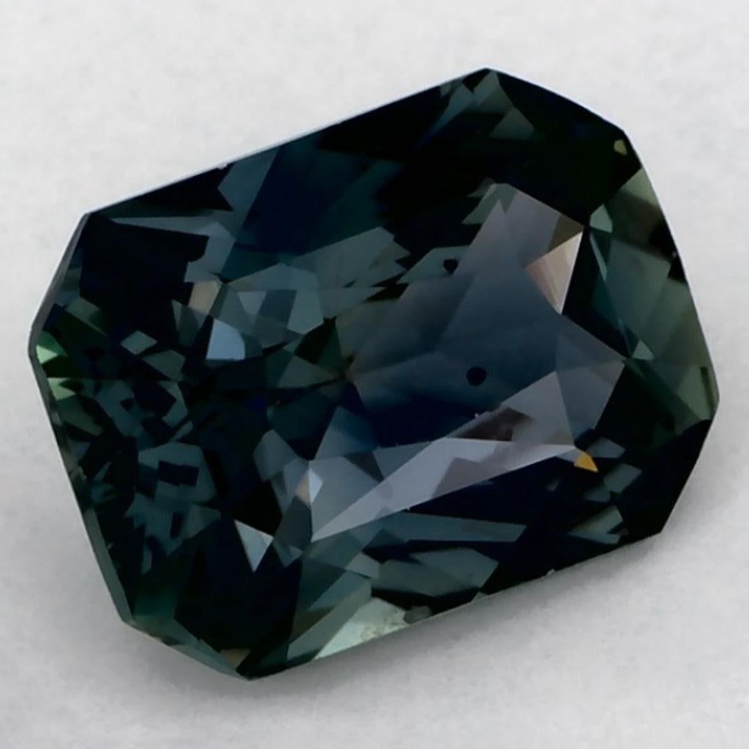 Una pietra natale di settembre molto preziosa con un delizioso colore verde. Si ritiene che portino fortuna e fortuna alla vita.

Esplora la vivace collezione di smeraldi, rubini e zaffiri nel nostro negozio, disponibili come gemme sciolte e