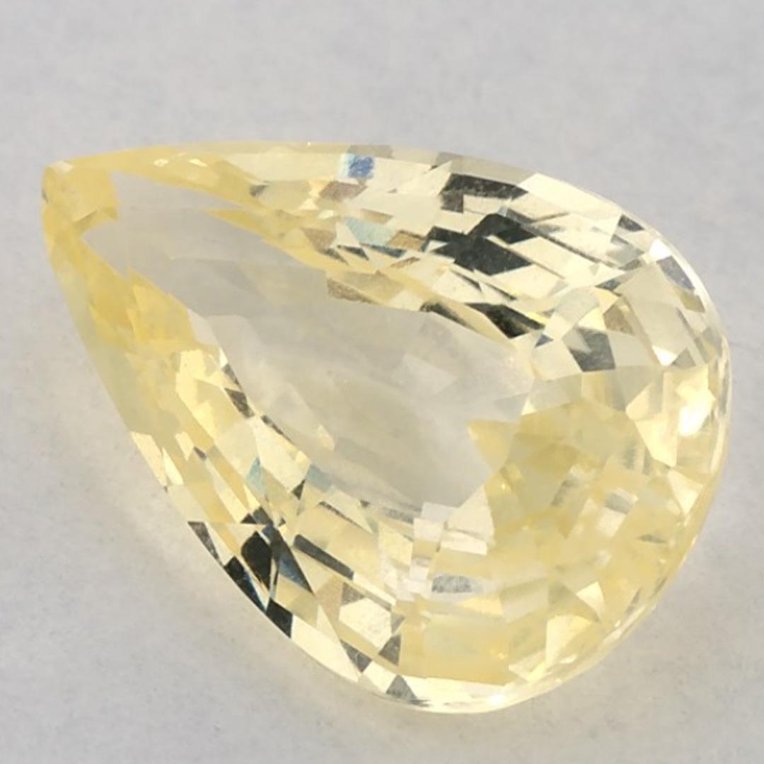 Una pietra natale di settembre molto preziosa con un delizioso colore giallo. Si ritiene che portino fortuna e fortuna alla vita.

Esplora la vivace collezione di smeraldi, rubini e zaffiri nel nostro negozio, disponibili come gemme sciolte e