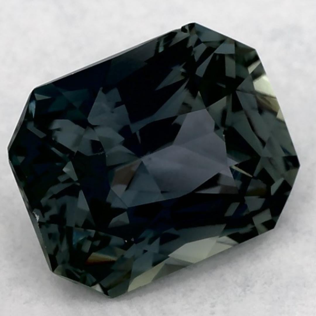 Una piedra de nacimiento de septiembre muy preciosa con un delicioso color verde. Se cree que traen buena suerte y fortuna a la vida.

Explora la vibrante colección de esmeraldas, rubíes y zafiros de nuestra tienda, disponibles como gemas sueltas y