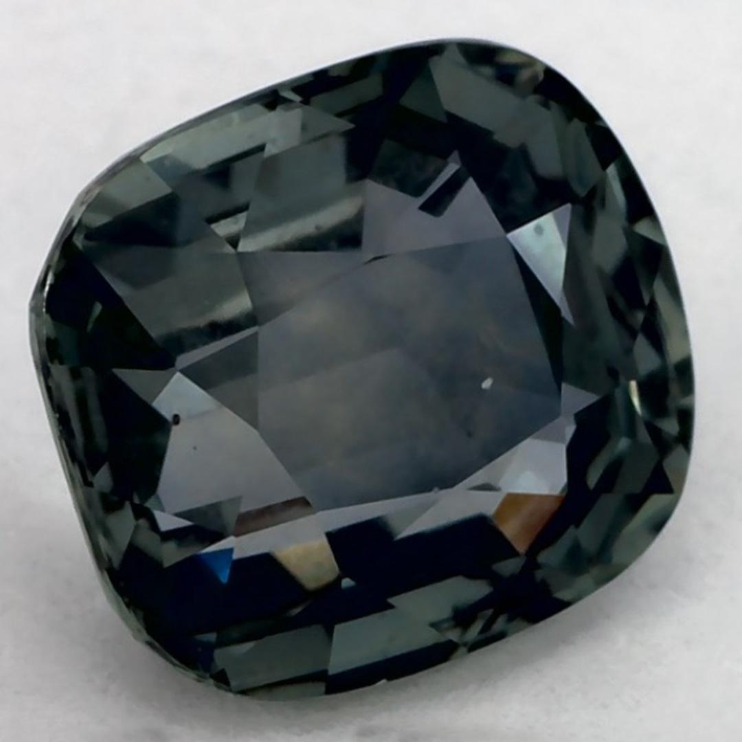 Una pietra natale di settembre molto preziosa con un delizioso colore verde. Si ritiene che portino fortuna e fortuna alla vita.

Esplora la vivace collezione di smeraldi, rubini e zaffiri nel nostro negozio, disponibili come gemme sciolte e