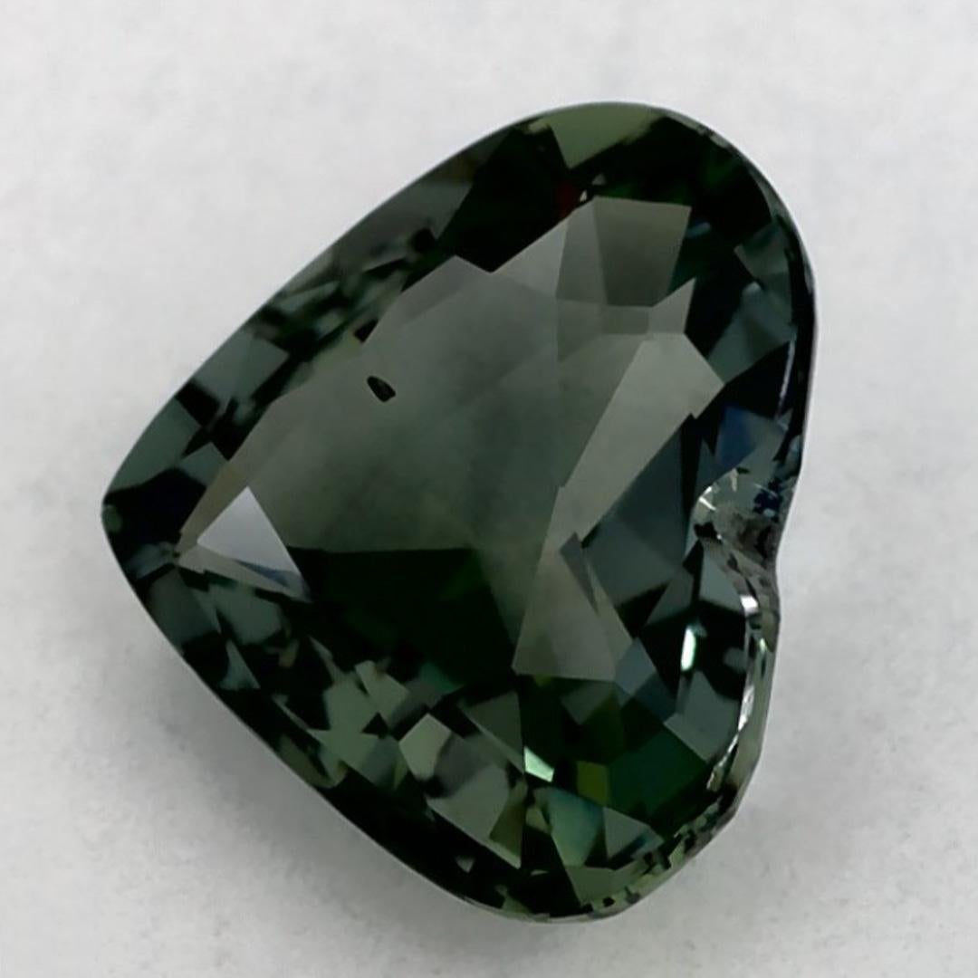 Una pietra natale di settembre molto preziosa con un delizioso colore verde. Si ritiene che portino fortuna e fortuna alla vita.

Esplora la vivace collezione di smeraldi, rubini e zaffiri nel nostro negozio, disponibili come gemme sciolte e