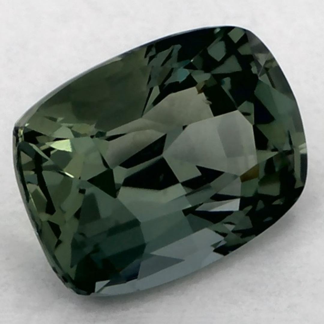 Una pietra natale di settembre molto preziosa con un delizioso colore verde. Si ritiene che portino fortuna e fortuna alla vita.

Esplora la vivace collezione di smeraldi, rubini e zaffiri nel nostro negozio, disponibili come gemme sciolte e