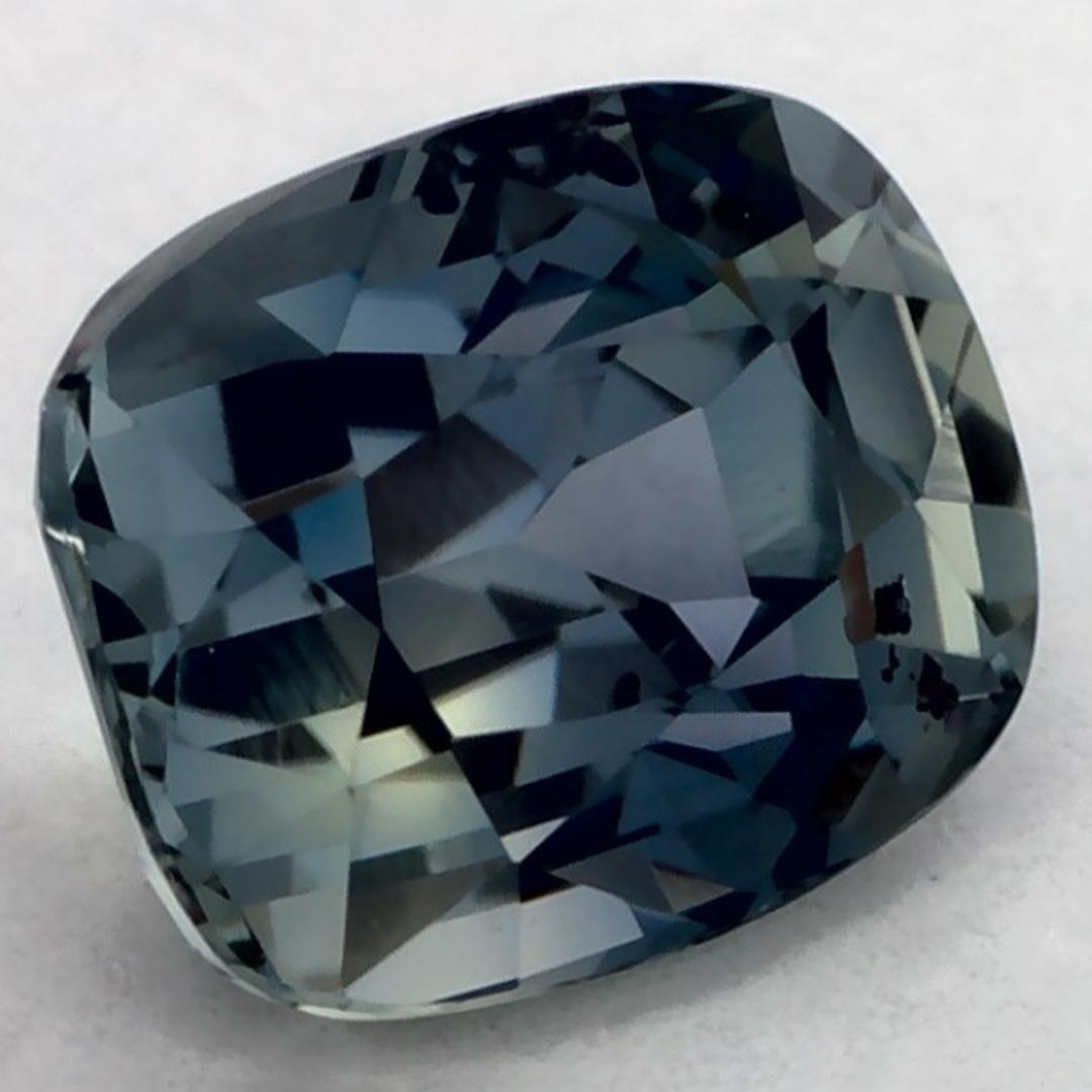 Una pietra natale di settembre molto preziosa con un delizioso colore verde. Si ritiene che portino fortuna e fortuna alla vita.

Esplora la vivace collezione di smeraldi, rubini e zaffiri nel nostro negozio, disponibili come gemme sciolte e