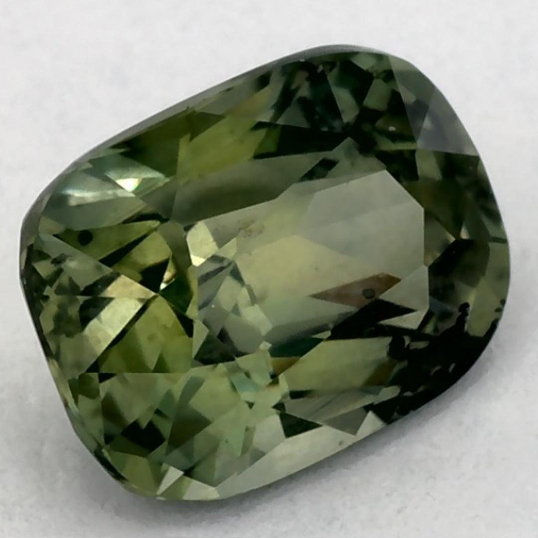 Una pietra natale di settembre molto preziosa con un delizioso colore verde. Si ritiene che portino fortuna e fortuna alla vita.

Esplora la vivace collezione di smeraldi, rubini e zaffiri nel nostro negozio, disponibili come gemme sciolte e