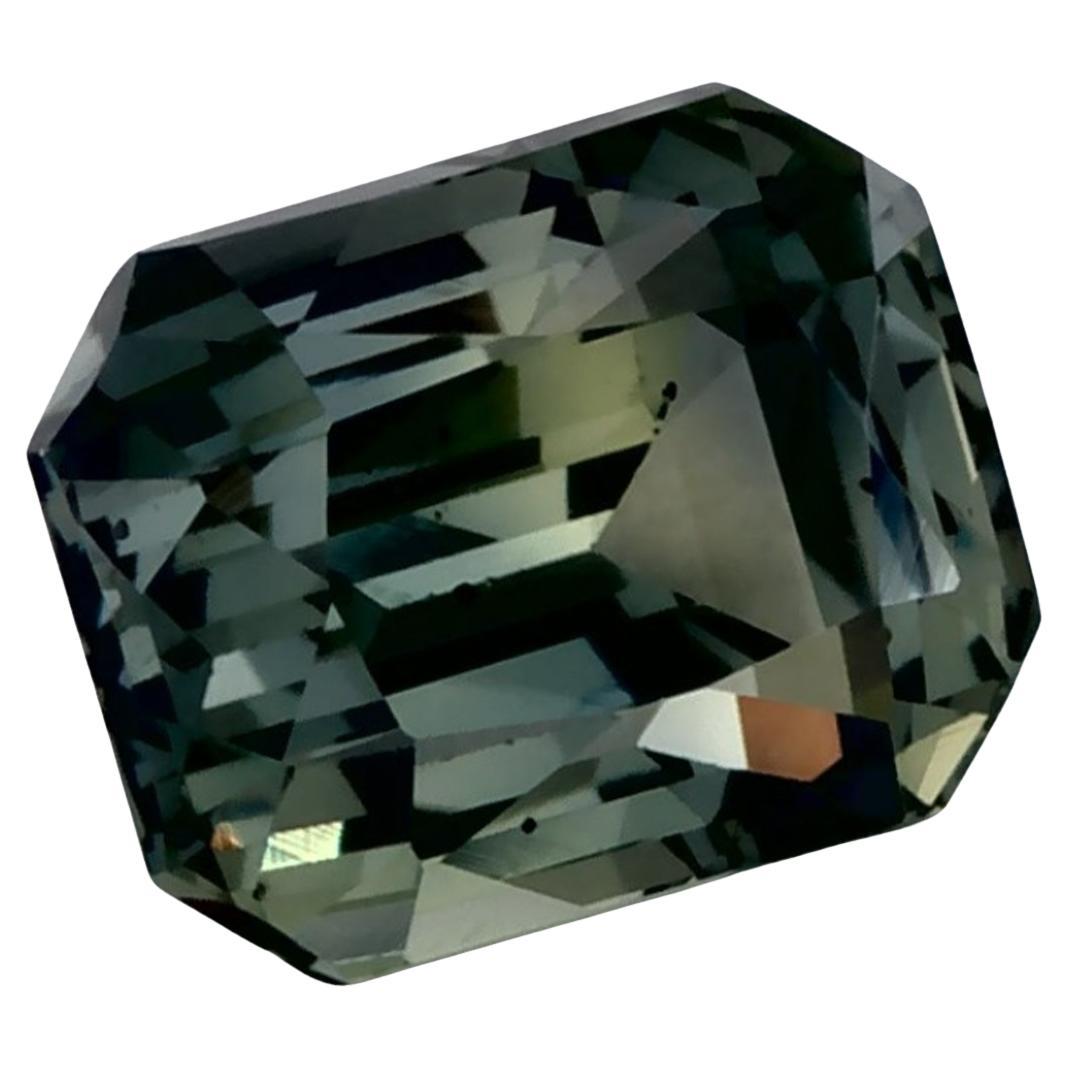 Una piedra de nacimiento de septiembre muy preciosa con un delicioso color verde. Se cree que traen buena suerte y fortuna a la vida.

Explora la vibrante colección de esmeraldas, rubíes y zafiros de nuestra tienda, disponibles como gemas sueltas y