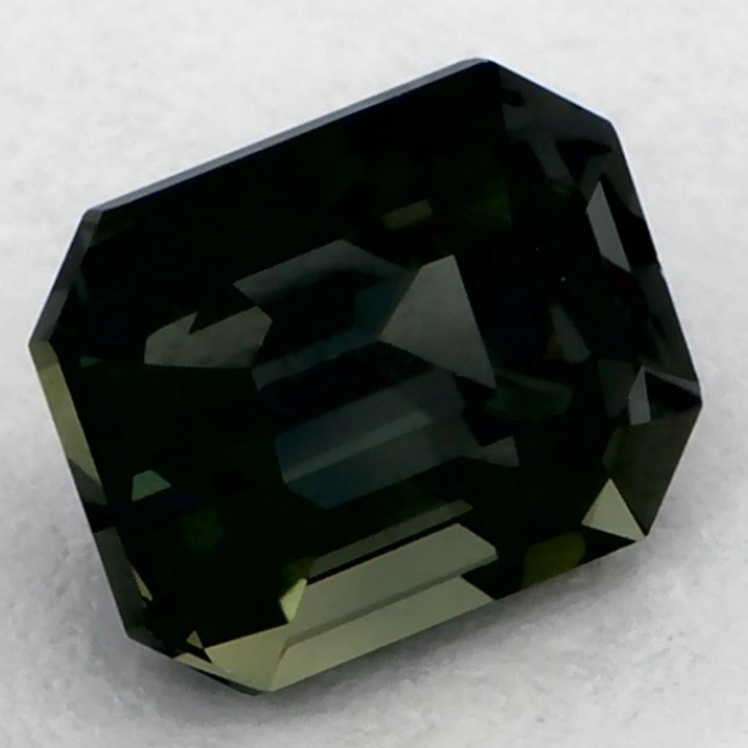 Una piedra de nacimiento de septiembre muy preciosa con un delicioso color verde. Se cree que traen buena suerte y fortuna a la vida.

Explora la vibrante colección de esmeraldas, rubíes y zafiros de nuestra tienda, disponibles como gemas sueltas y