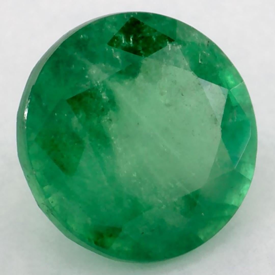 Con una vibrante tonalità di colore verde, la pietra natale di maggio è un simbolo della rinnovata crescita primaverile. 

Esplora la vivace collezione di smeraldi, rubini e zaffiri nel nostro negozio, disponibili come gemme sciolte e abbinabili