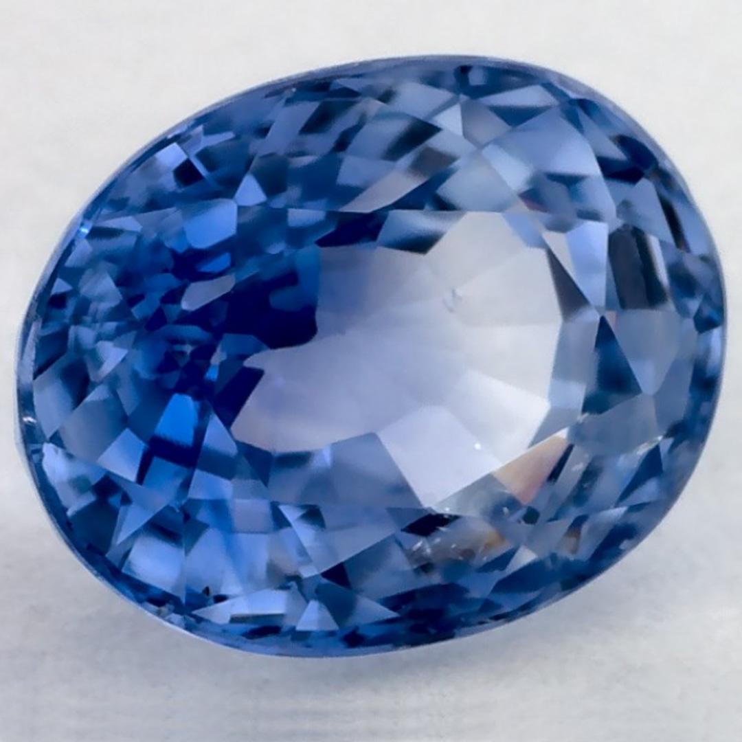 Una piedra de nacimiento de septiembre muy preciosa con un encantador color azul. Se cree que traen buena suerte y fortuna a la vida.

Explora la vibrante colección de esmeraldas, rubíes y zafiros de nuestra tienda, disponibles como gemas sueltas y