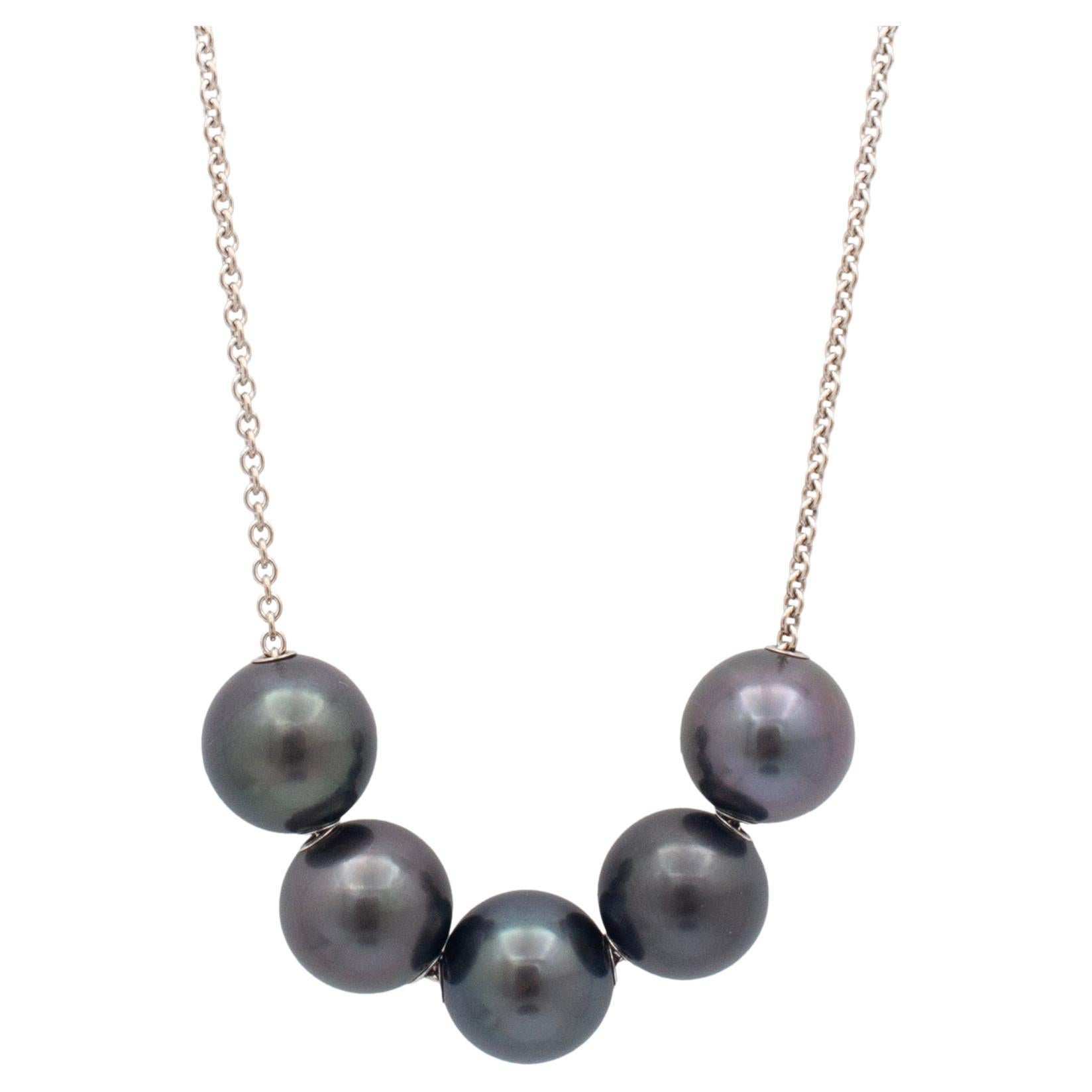Mikimoto Halskette, 18 Karat Weißgold Perlen in Bewegung Schwarze Südseeperle Diamant