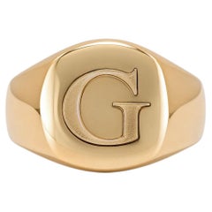 Anillo llamativo para el meñique «Streamline G Initial» de David Yurman para hombre, en oro amarillo de 18 quilates