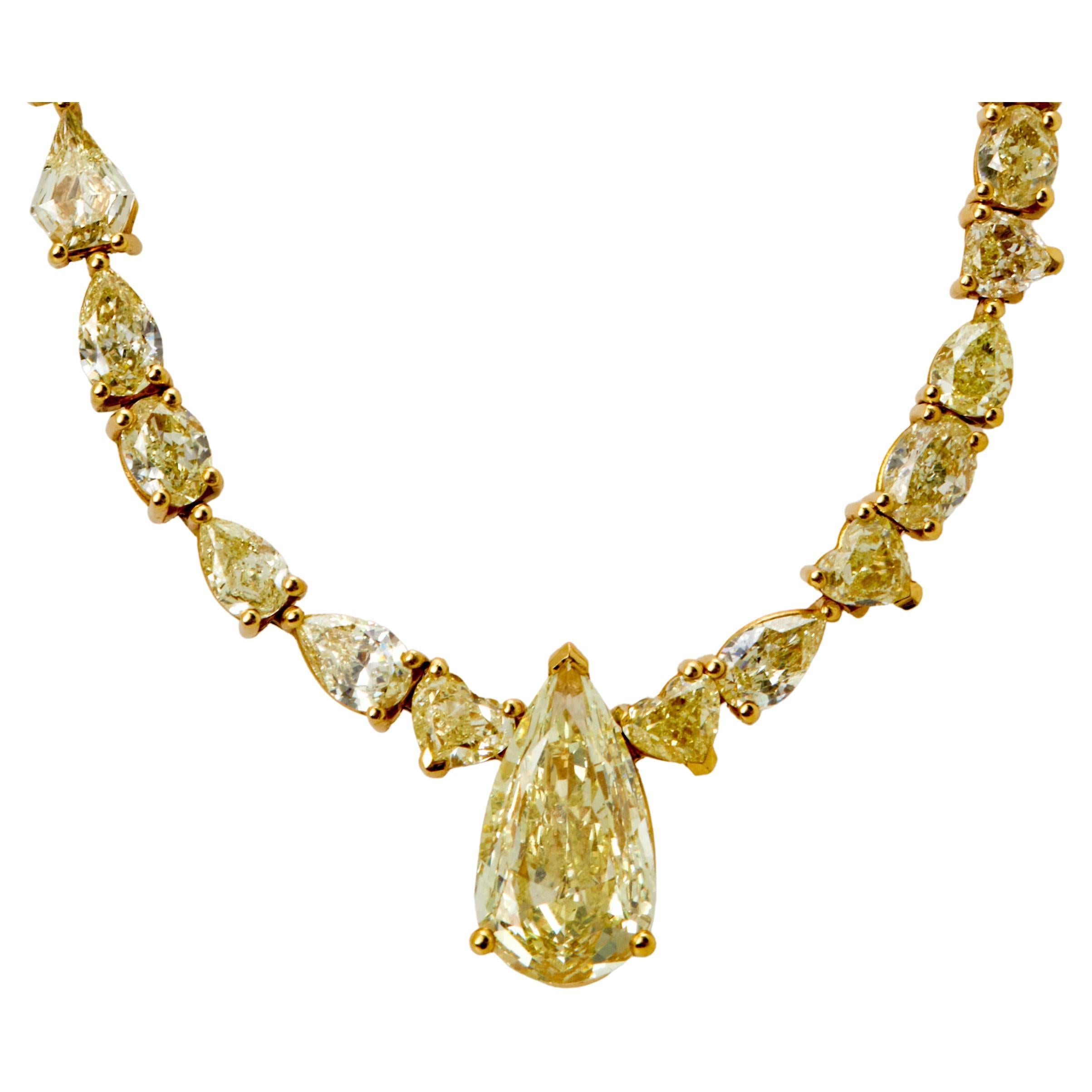 Yellow Gold 18k, 3.50 Carat Red and Diamond Necklace For Sale at