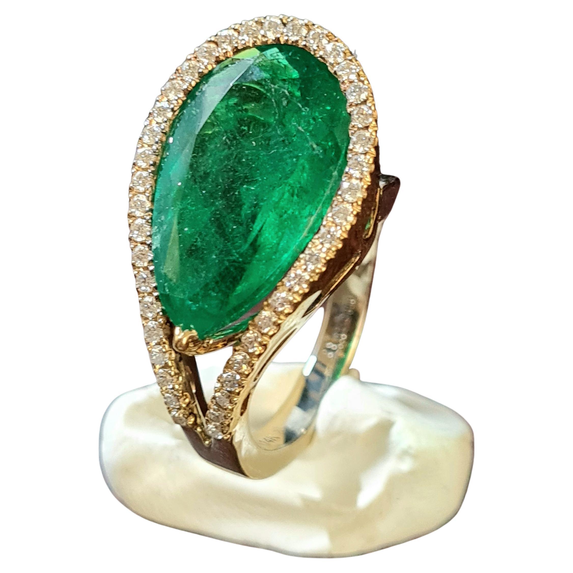 Women's GIA Certified 8.71 CT Colombian Emerald Ring For Sale