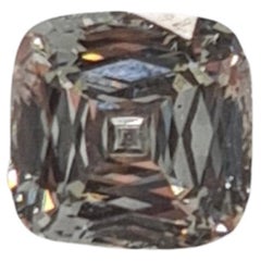 Diamant brut de 2,05 carats à taille coussin M/VS2 certifié GIA