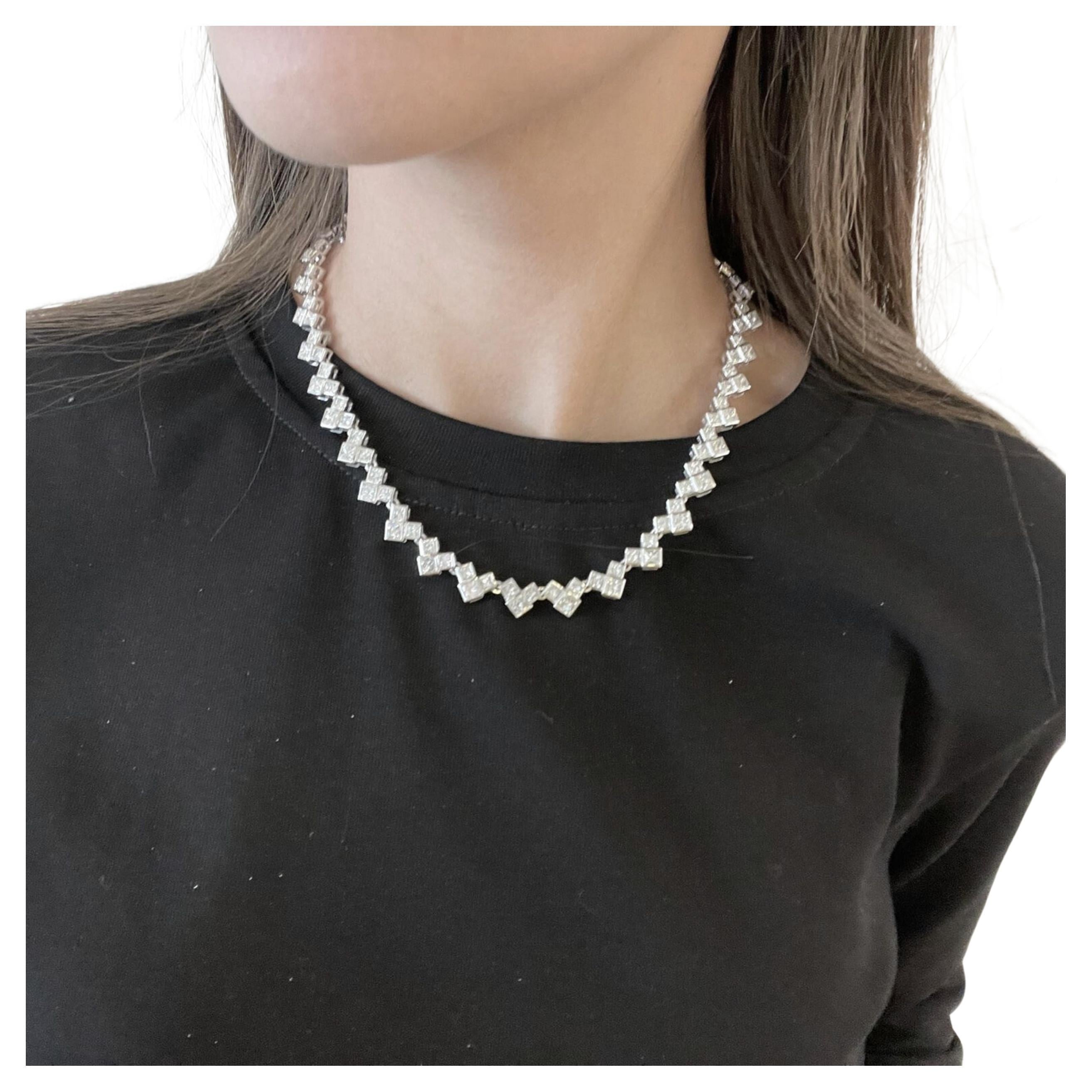 L
esclusiva collana da 38,5 carati