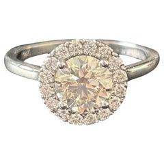 Eleganter Halo-Diamantring