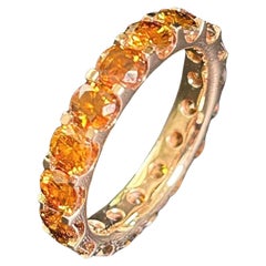 Eleg Eleg Anello di eternità con diamante rotondo arancione da 3,51 in oro giallo 18 carati