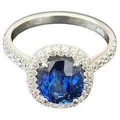 Anello in platino con zaffiro e diamante aureolato Royal Blue naturale da 3,58 carati certificato GWLAB