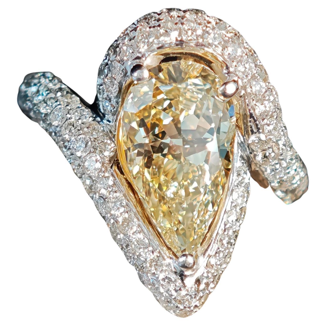 Bague en diamant naturel de couleur fantaisie GIA de 3,70ct en forme de poire et 2,80ct de diamants blancs