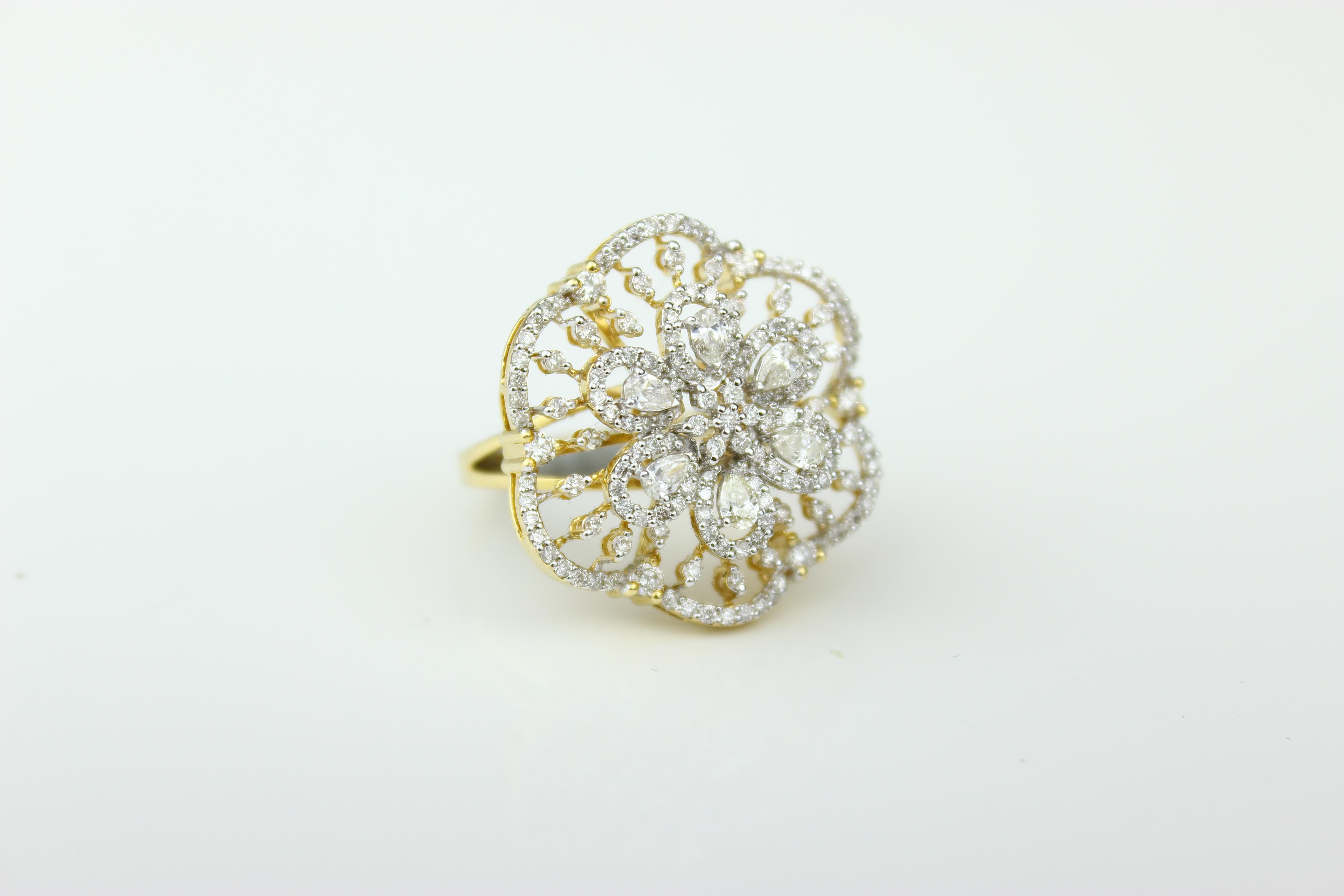 Blumencluster-Diamantring aus 14k massivem Gold (zertifiziert) im Angebot 2