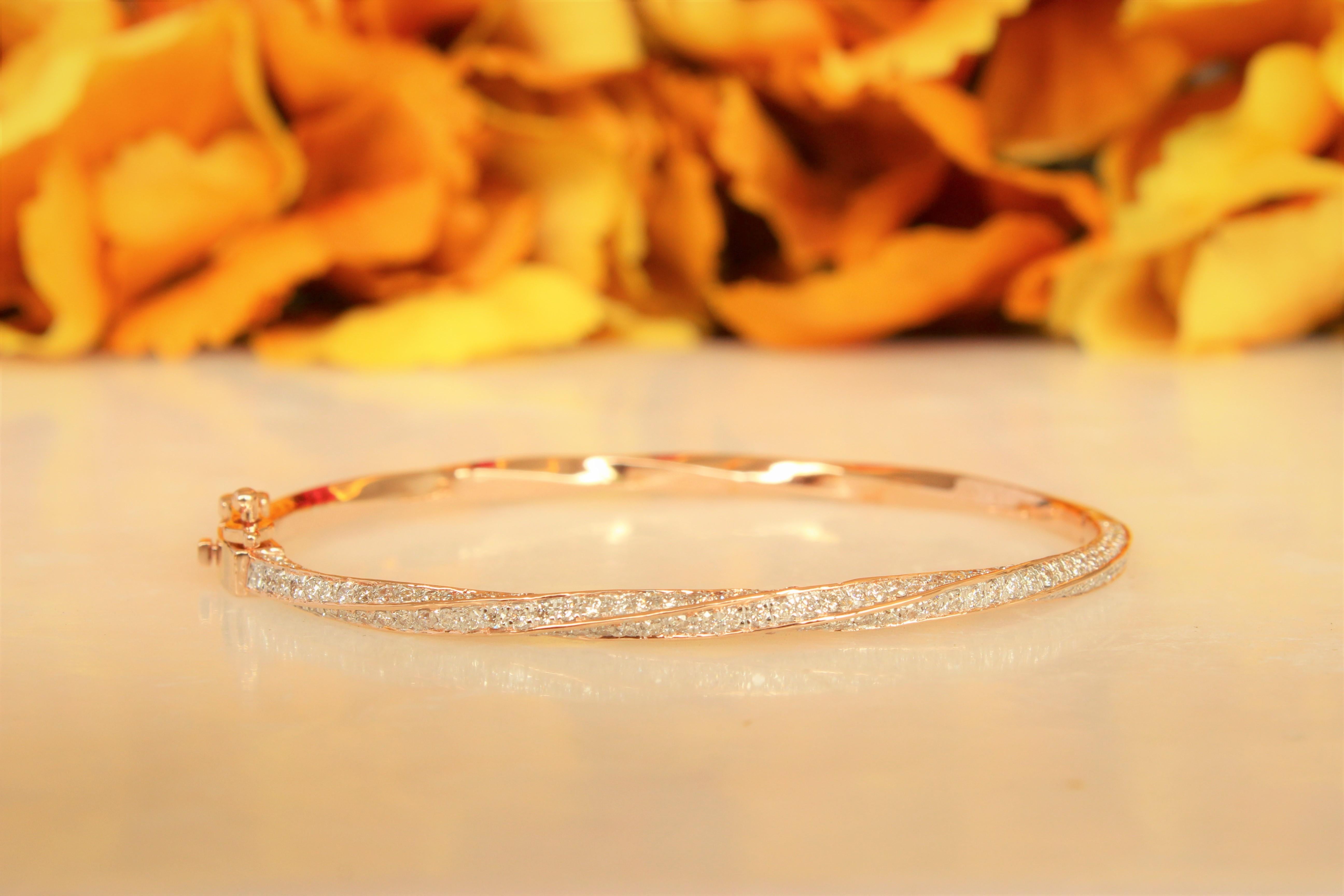 Diamant-Manschettenarmband aus massivem 14-karätigem Gold (zertifiziert) (Rundschliff) im Angebot