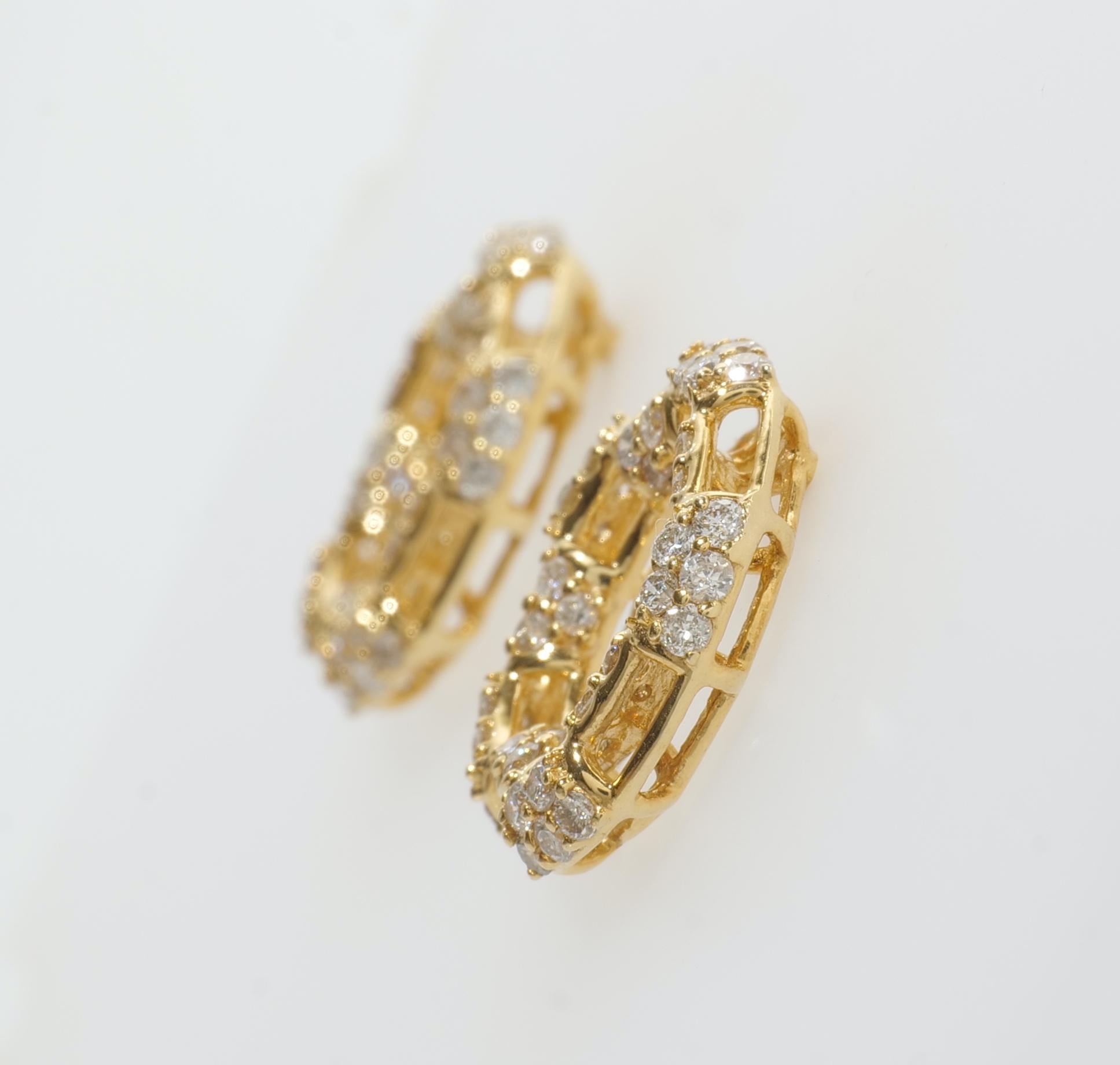 Boucles d'oreilles cercle en or massif 14 carats avec sertissage en halo (certifié) en vente 2