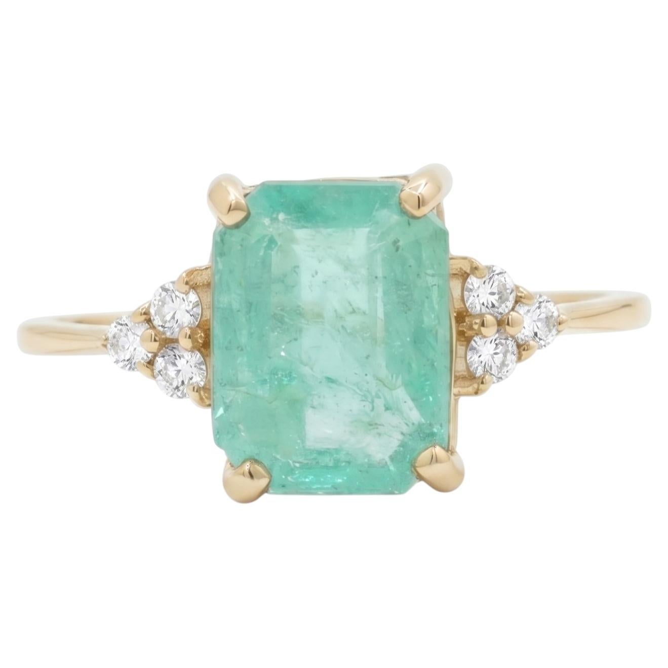 Anillo de Esmeralda Natural y Diamante en Oro Macizo de 14k (Certificado)