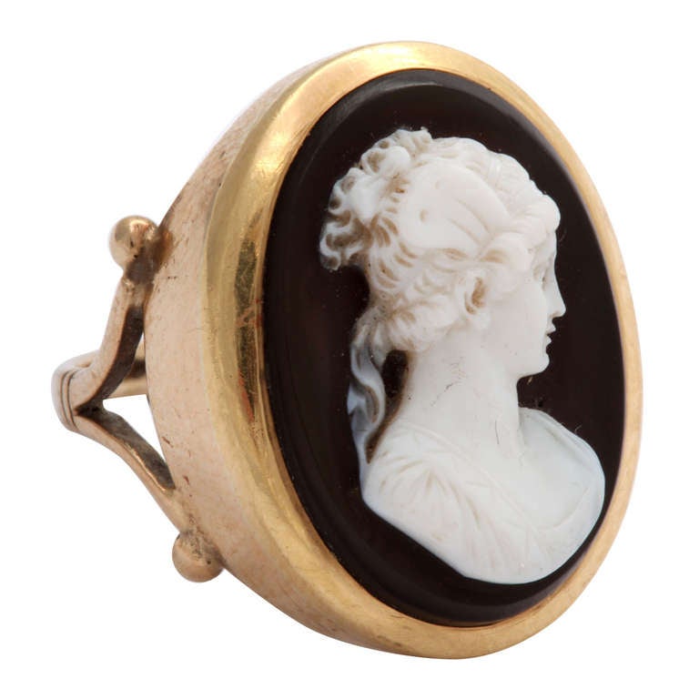 Visually striking on the finger, this fine cameo is set in 18kt gold bezel with a 9kt shank. Psyche is finely carved from the white of the onyx and rises from the black background. This detailed miniature work was a talent of Italian jewelers.
It