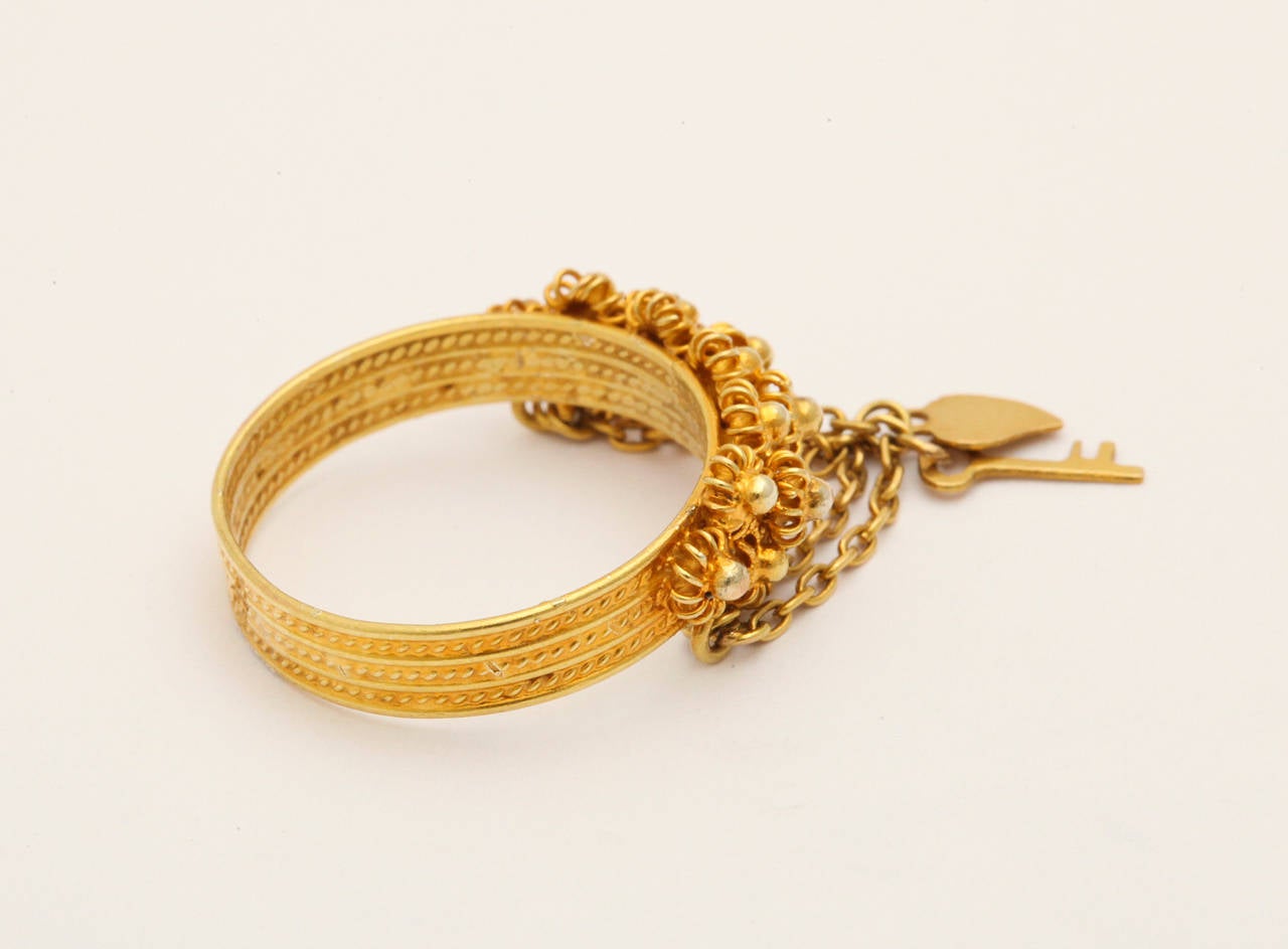 Victorian Gold Heart and Key Flower Ring In Excellent Condition For Sale In Stamford, CT