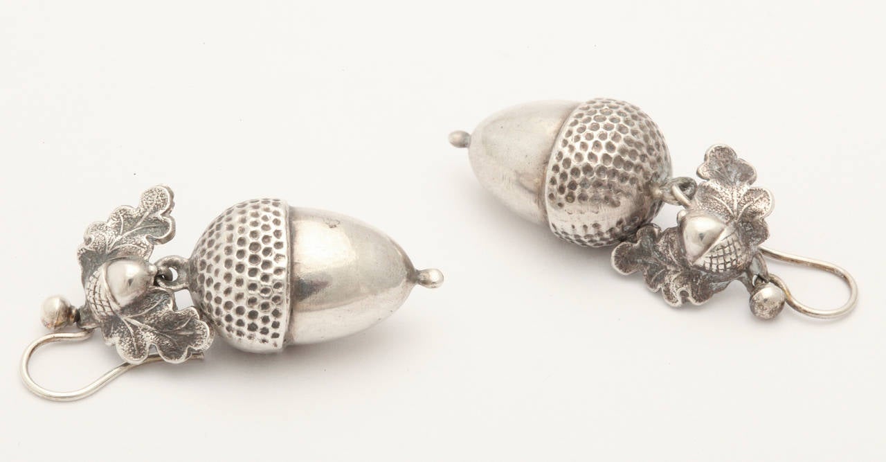 Victorian Silver Acorn and Oak Leaf Dangle Earrings In Excellent Condition In Stamford, CT