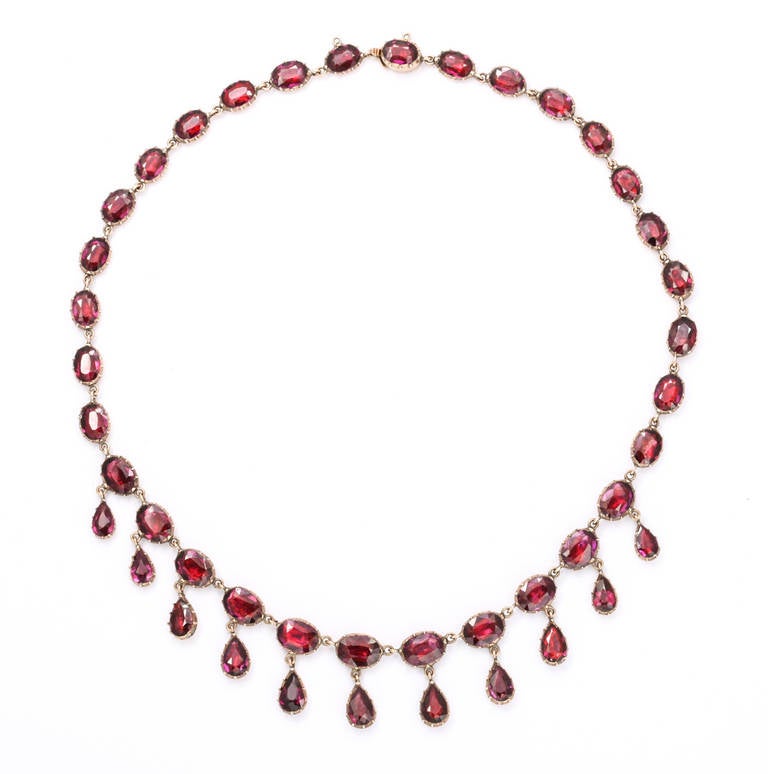 Passionate Georgian Garnet Gold Necklace In Excellent Condition In Stamford, CT