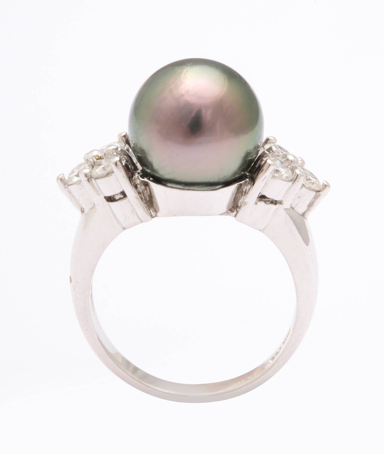 Round Cut 14 kt Gold Grey Green Pearl Diamond Gold Ring For Sale