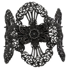 Un large et fantaisiste bracelet en fer géorgien ancien de Berlin