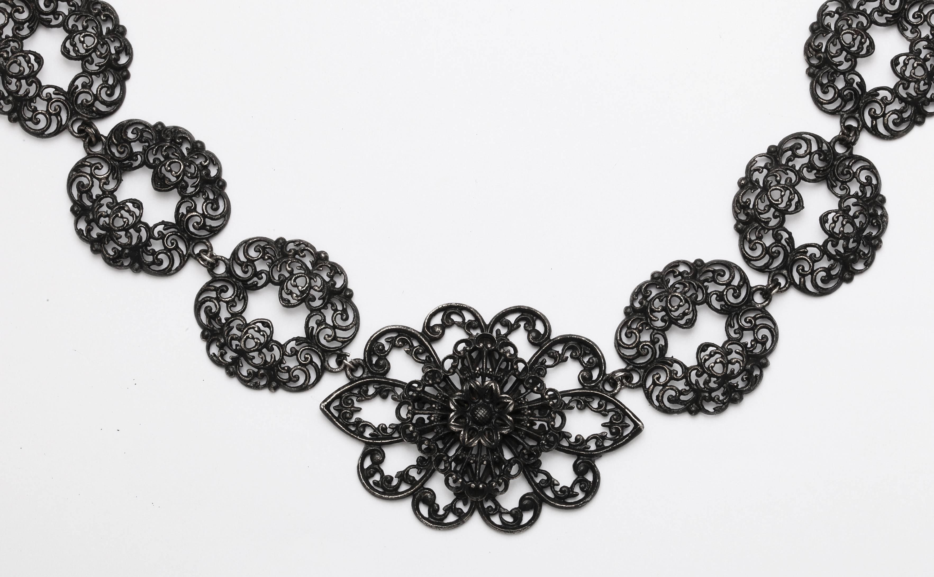 We study the intricacy of this rare Berlin Iron necklace from the early 19th century in thrill and awe. Orderly tangles of iron vines dance in circles reminiscent of Matisse's painting 